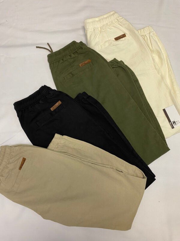 Estilo y Comodidad: Jogger Gabardina para Hombre