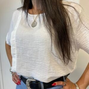 Remera de Lino con Detalle de Corte: Un Must-Have en Tu Armario