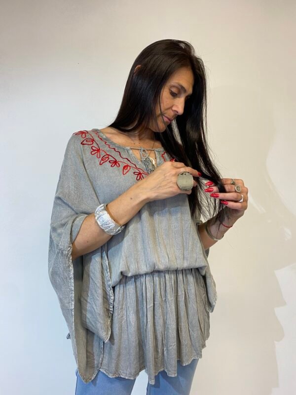 Remera Indu Batik: Estilo y Comodidad - Talle unico - Image 4