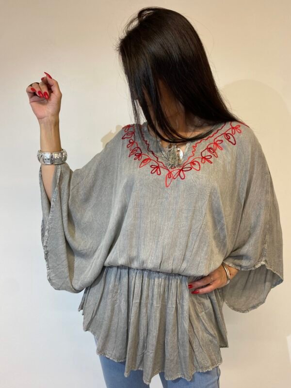 Remera Indu Batik: Estilo y Comodidad - Talle unico - Image 3