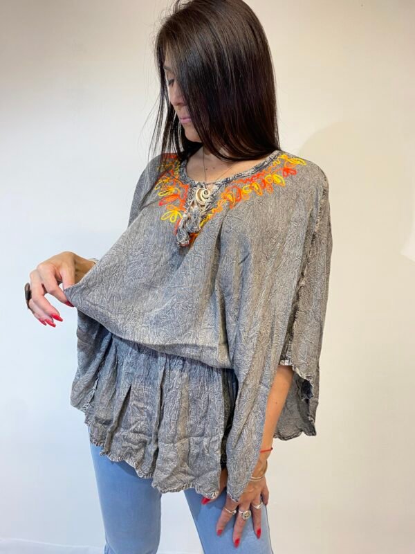 Remera Indu Batik: Estilo y Comodidad - Talle unico - Image 2