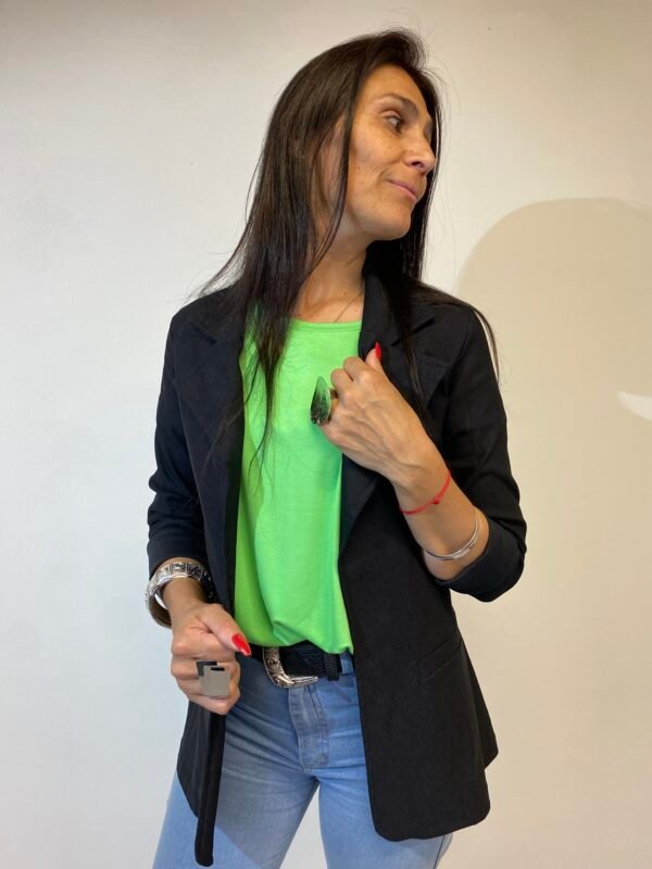 Blazer Bengalina Elastizada: Comodidad y Estilo - Image 4